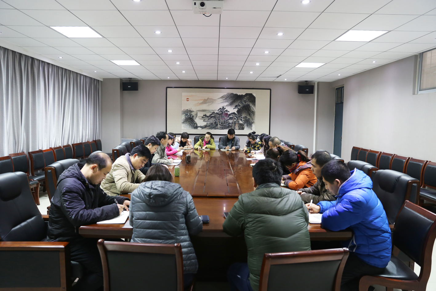 院领导向各系部负责人征求意见