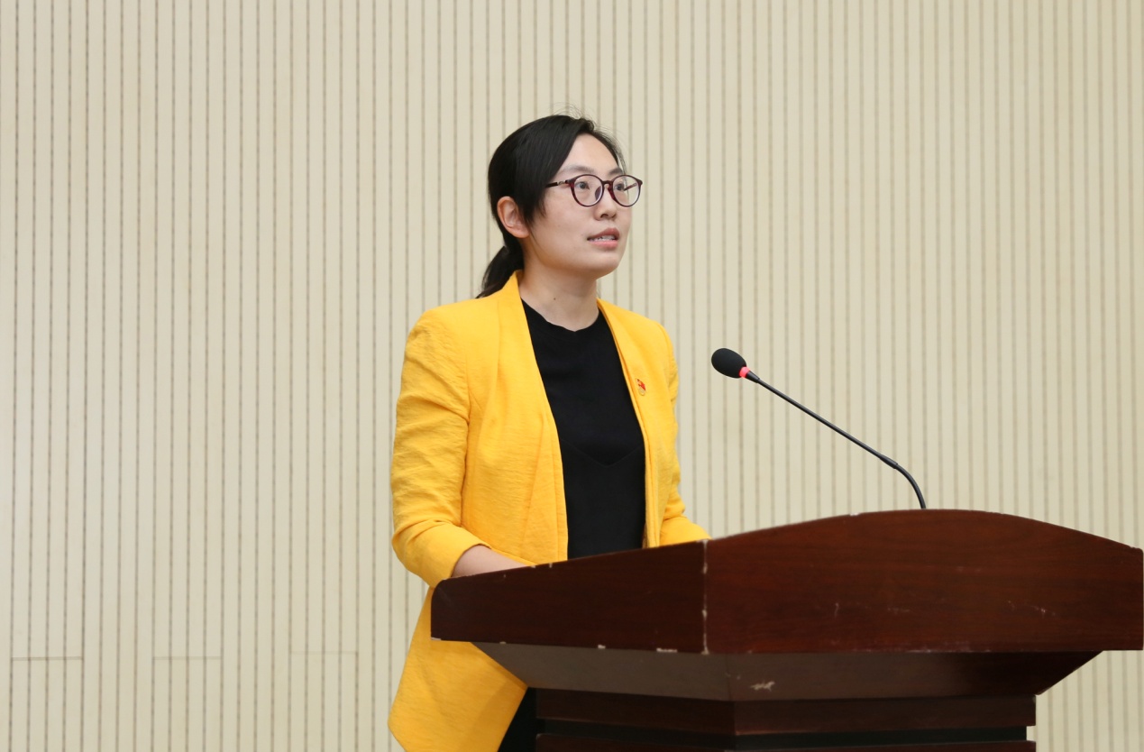 教师代表李珅珅发言