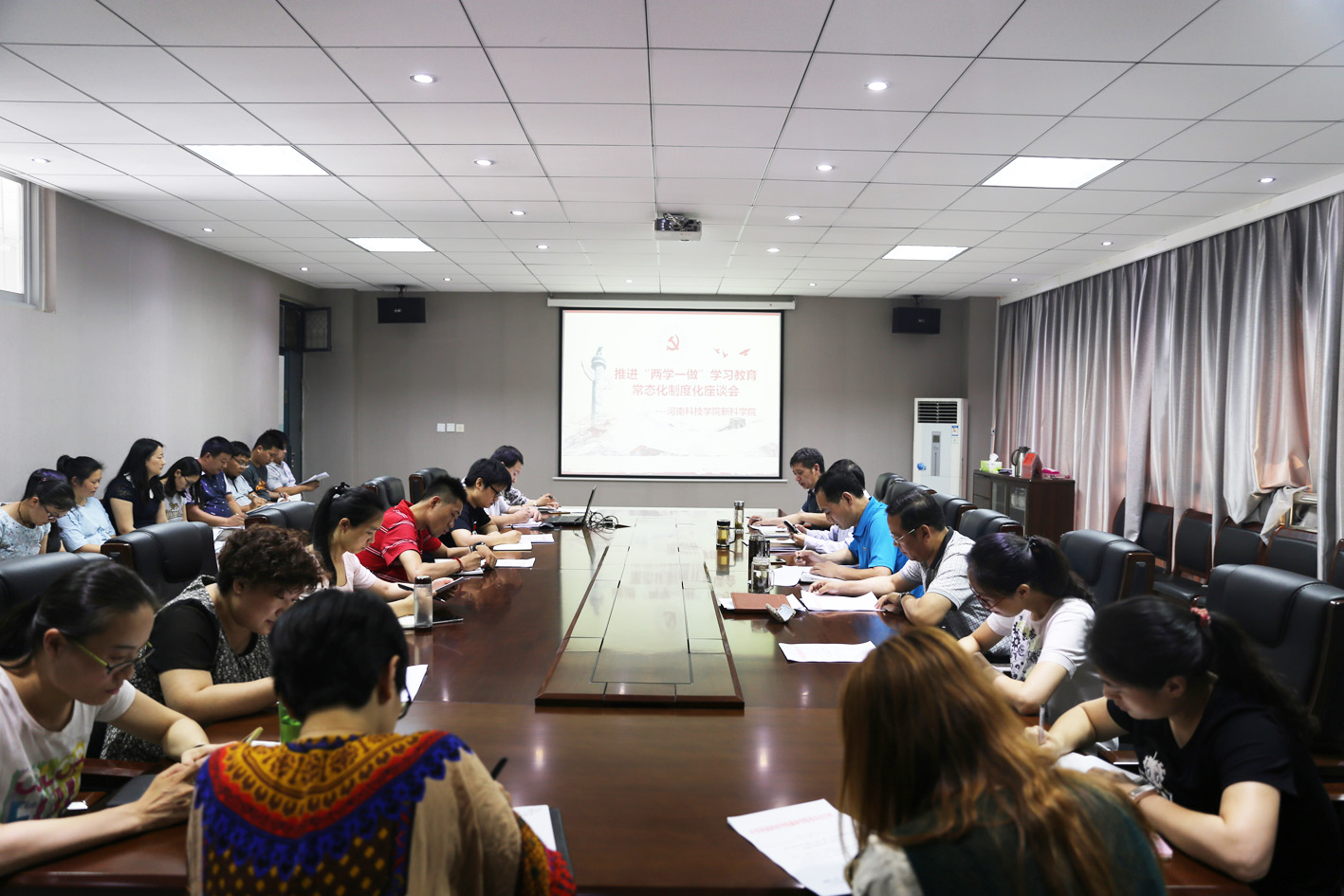 我院召开推进“两学一做”学习教育常态化制度化座谈会