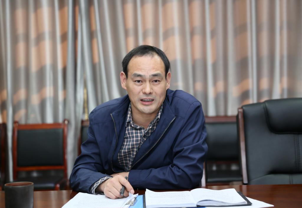 院党委书记张忠迪主持会议