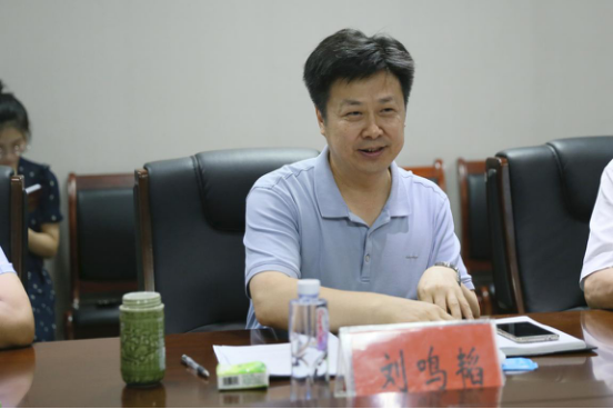 我院院长刘鸣韬作汇报