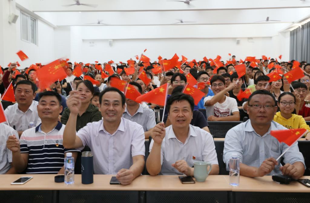 集中观看现场(二)