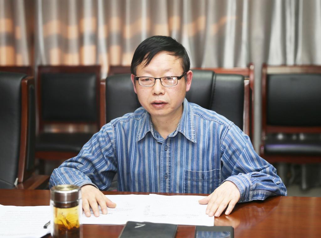 副院长张传来主持座谈会